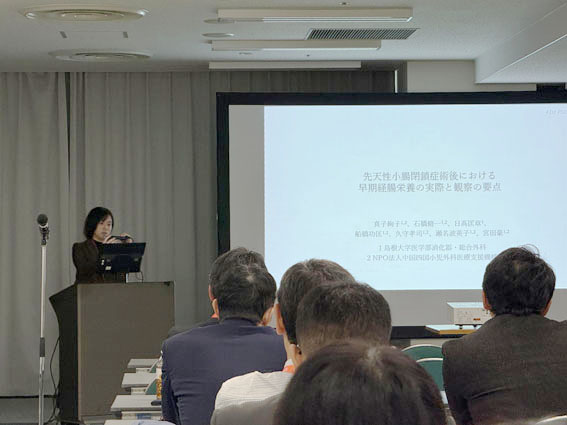 真子発表中写真